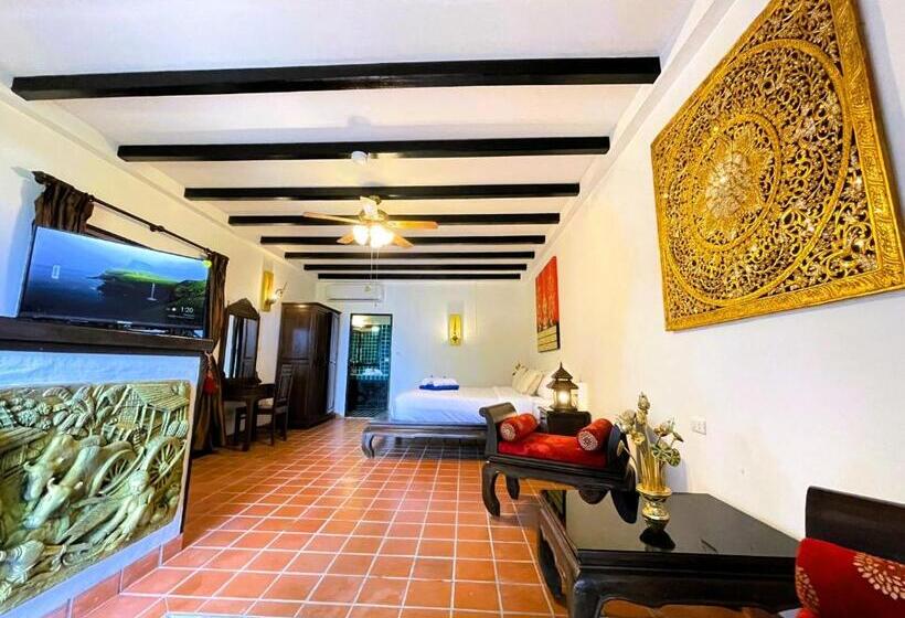 带大床的标准间, Boomerang Village Resort Kata