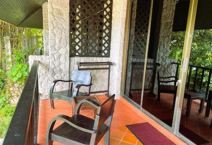 带大床的标准间, Boomerang Village Resort Kata