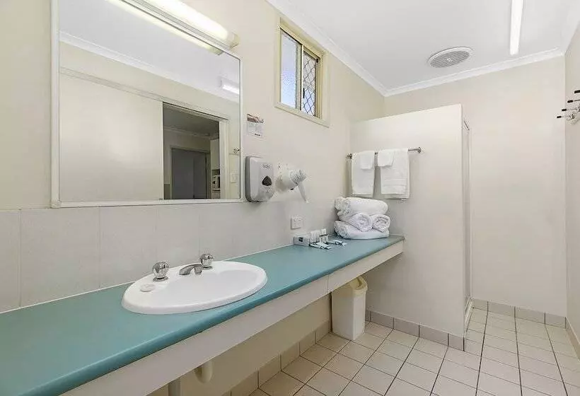 آپارتمان خانوادگی, Econo Lodge Park Lane