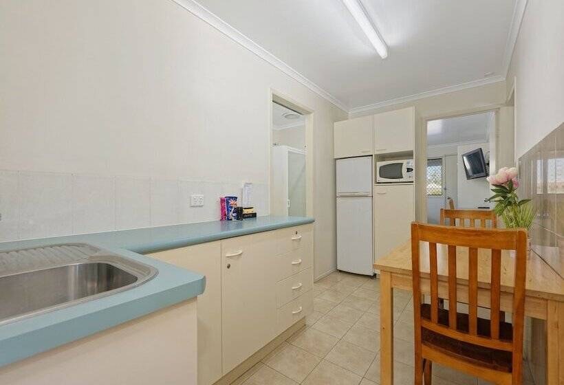 آپارتمان خانوادگی, Econo Lodge Park Lane