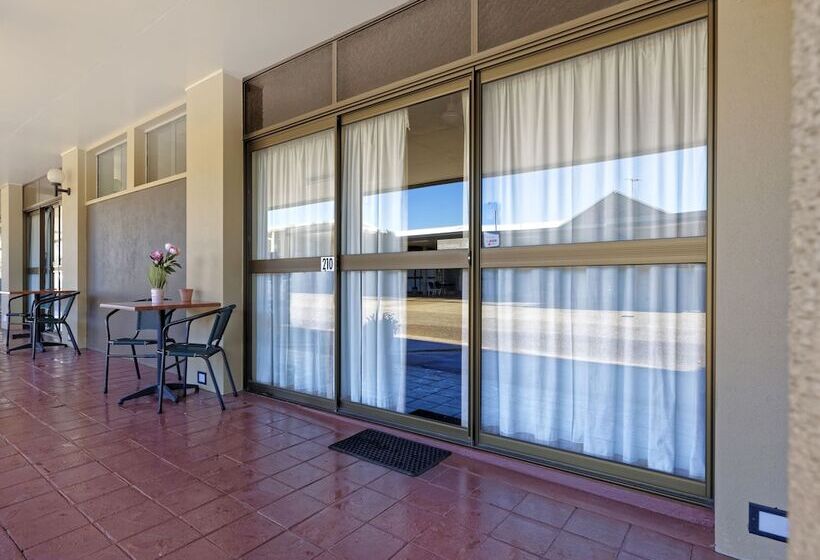 اتاق اجرایی, Econo Lodge Park Lane