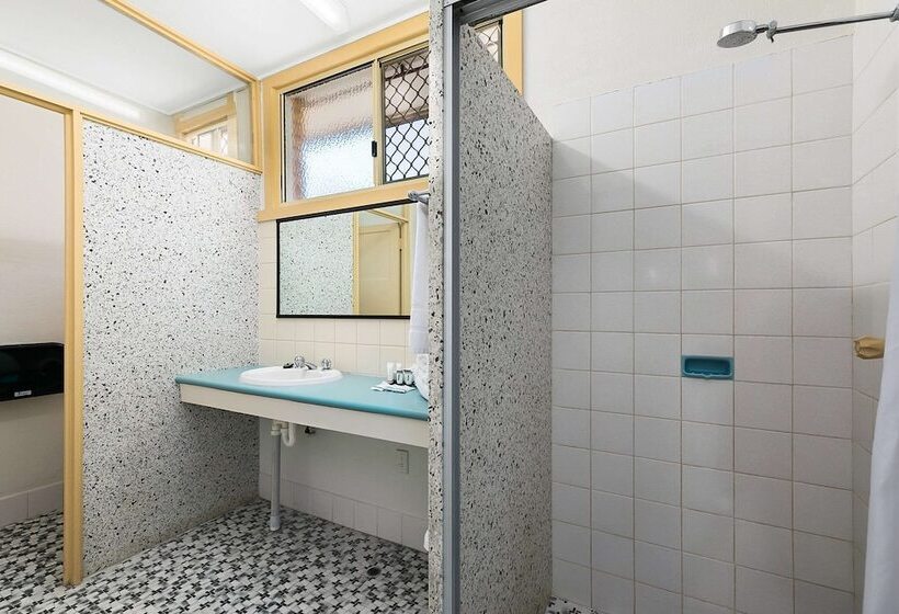 سوییت خانوادگی, Econo Lodge Park Lane