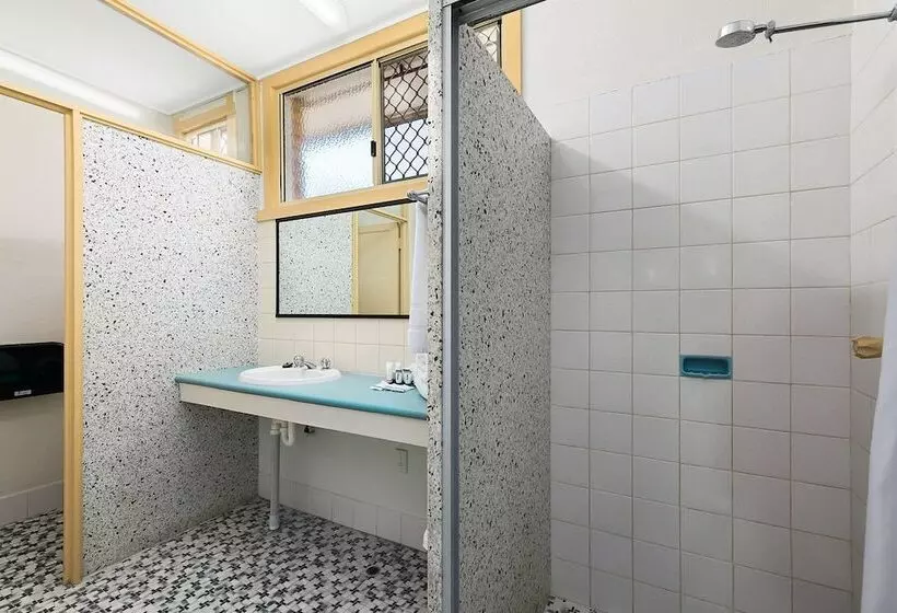 سوییت خانوادگی, Econo Lodge Park Lane