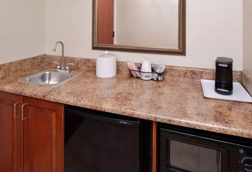 スタンダードスタジオ, Hampton Inn & Suites Wilmington