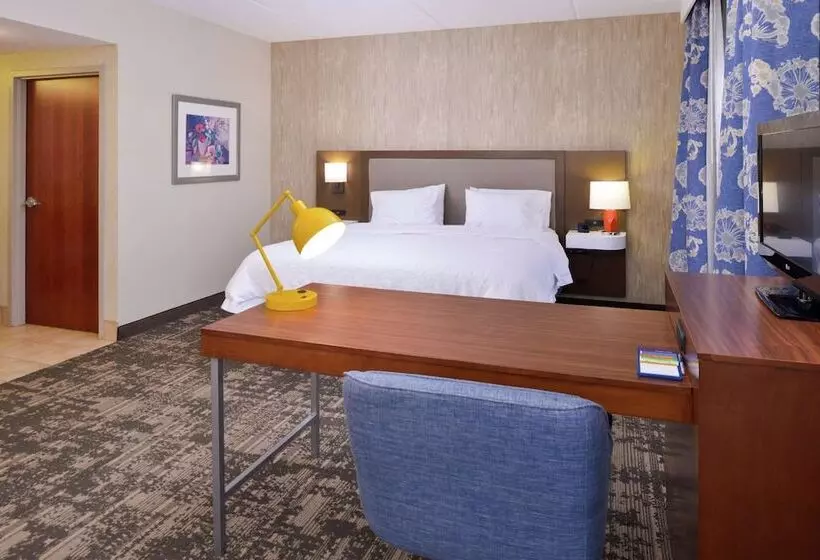 スタンダードスタジオ, Hampton Inn & Suites Wilmington