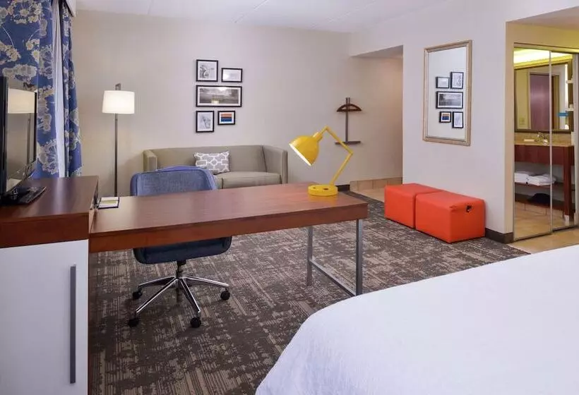 スタンダードスタジオ, Hampton Inn & Suites Wilmington