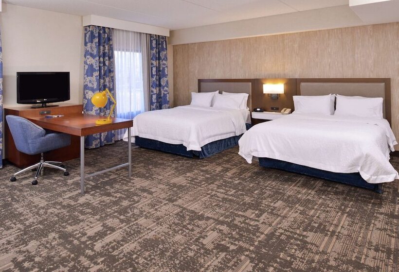 스탠다드 스튜디오, Hampton Inn & Suites Wilmington