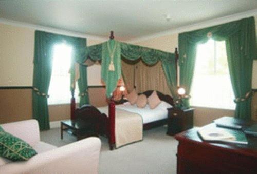 Номер Superior, La Fleur De Lys