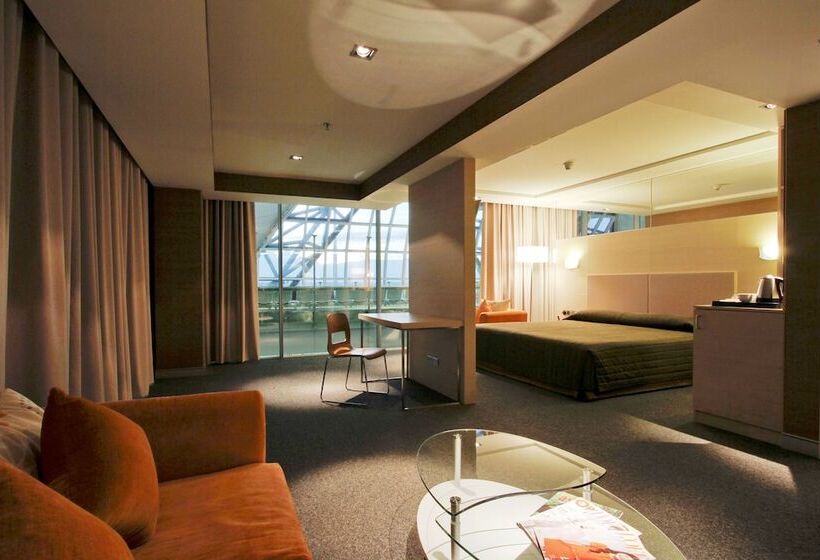 חדר דלוקס, Miracle Transit