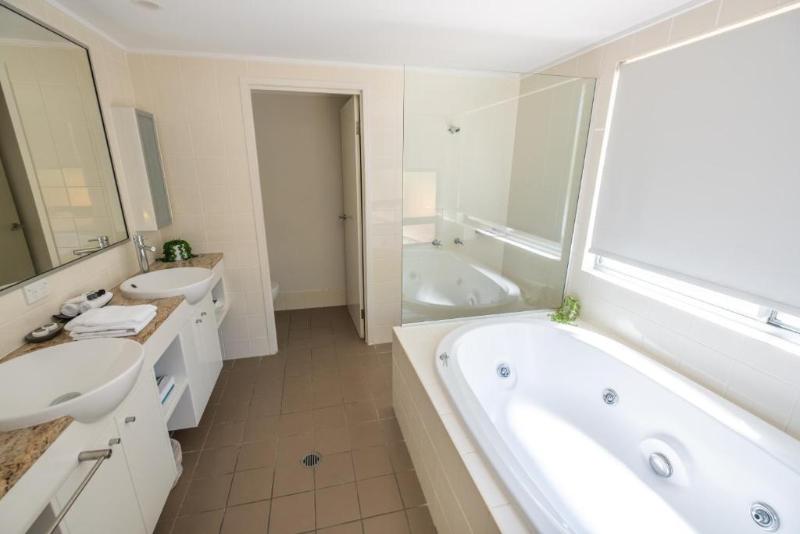 침실 3개 아파트, Pavillions On 1770