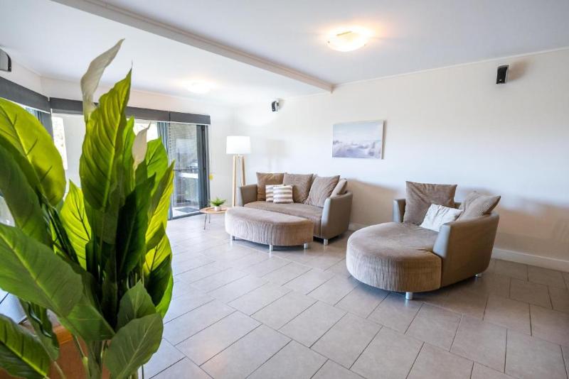 침실 3개 바다 전망 아파트, Pavillions On 1770