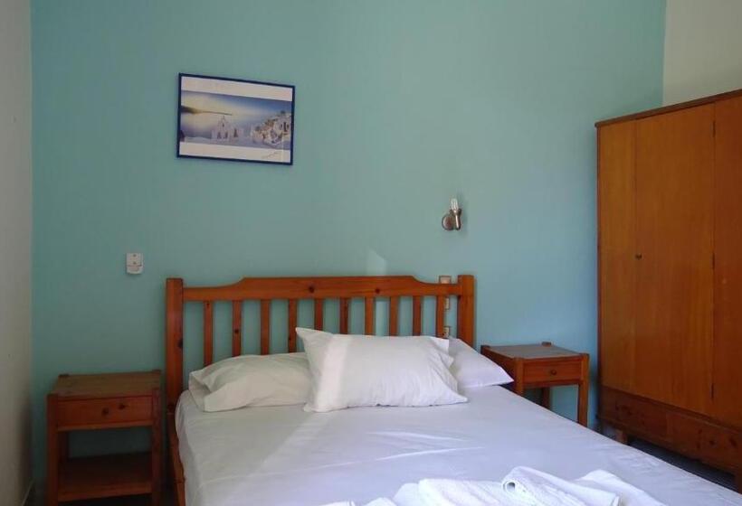 דירת שני חדרים, Poros House