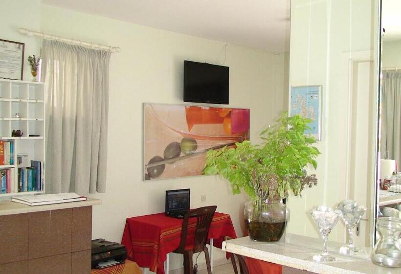 חדר סופריור לשלושה עם נוף לים, Poros House