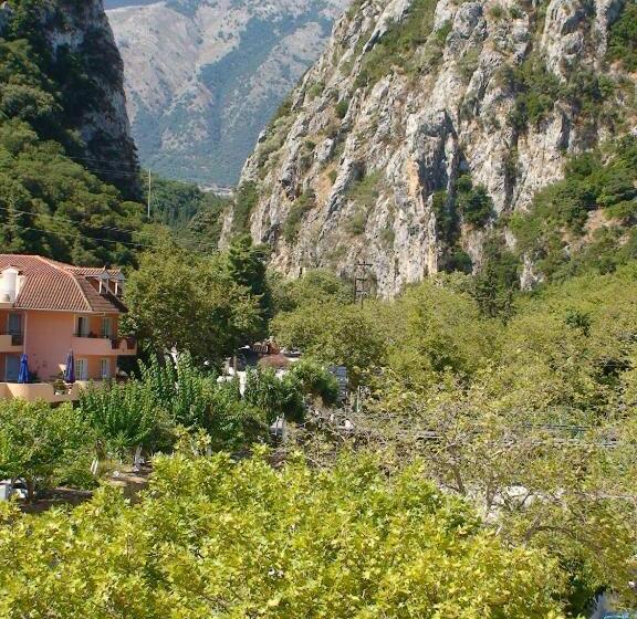 חדר סופריור לשלושה עם נוף לים, Poros House