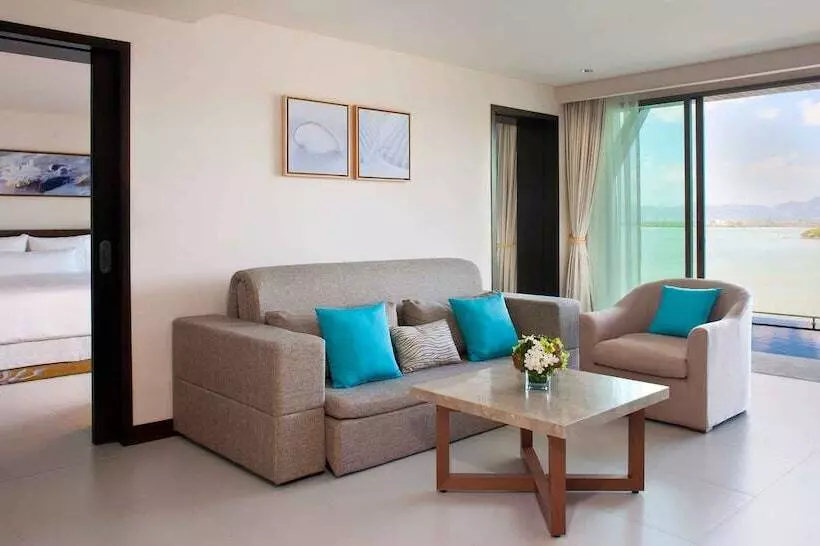 سوئیت پریمیوم با چشم‌انداز دریا, The Westin Siray Bay Resort & Spa, Phuket