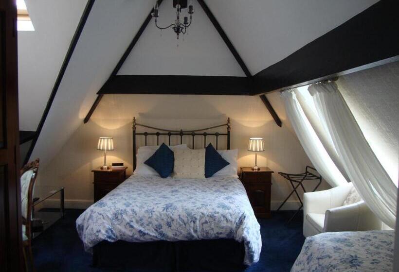 Quarto Triplo Standart, Ascot House