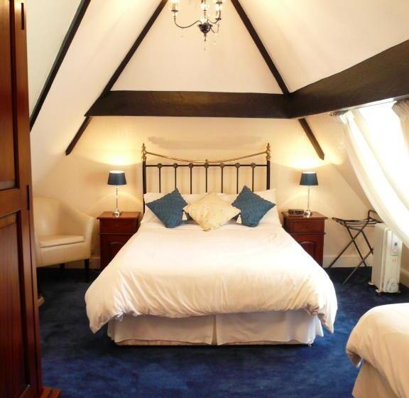 スタンダードトリプルルーム, Ascot House