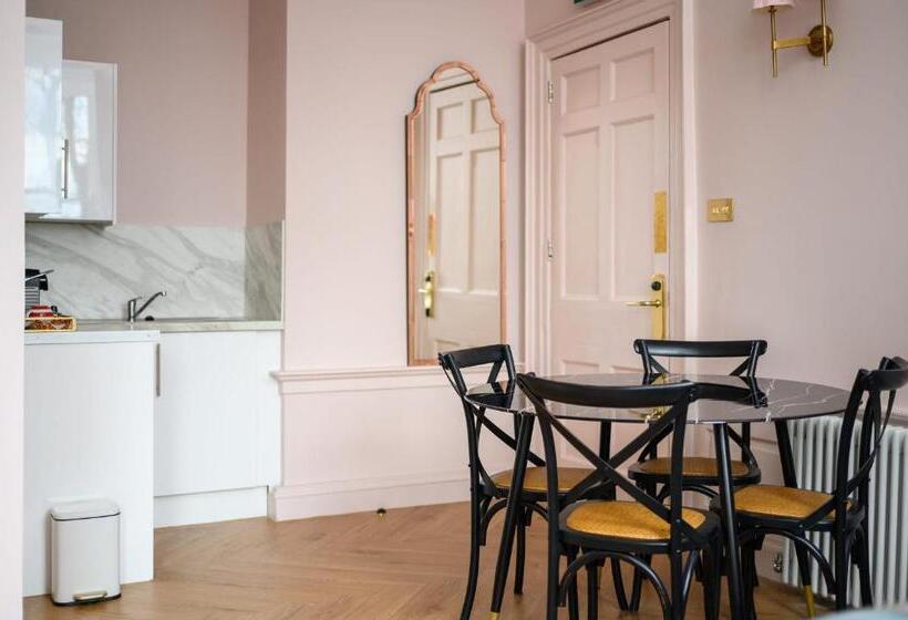 غرفة ديلوكس عائلية, Queen Charlotte Guesthouse