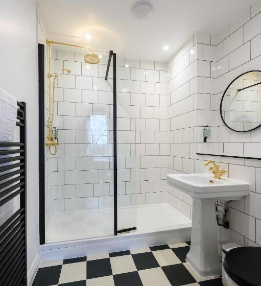 غرفة سوبيريور عائلية, Queen Charlotte Guesthouse