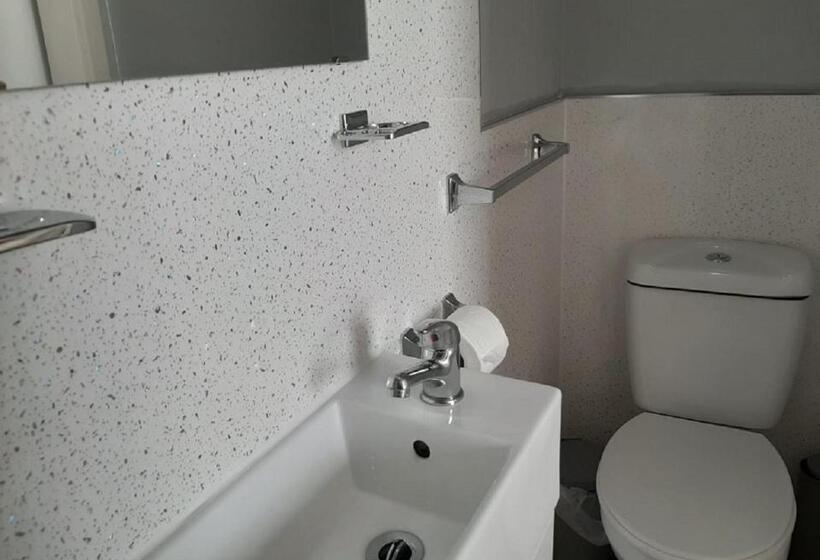 اتاق سوپریور سه تخته, Seacroft Guest House