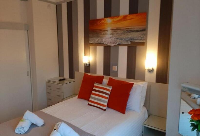 اتاق سوپریور سه تخته, Seacroft Guest House