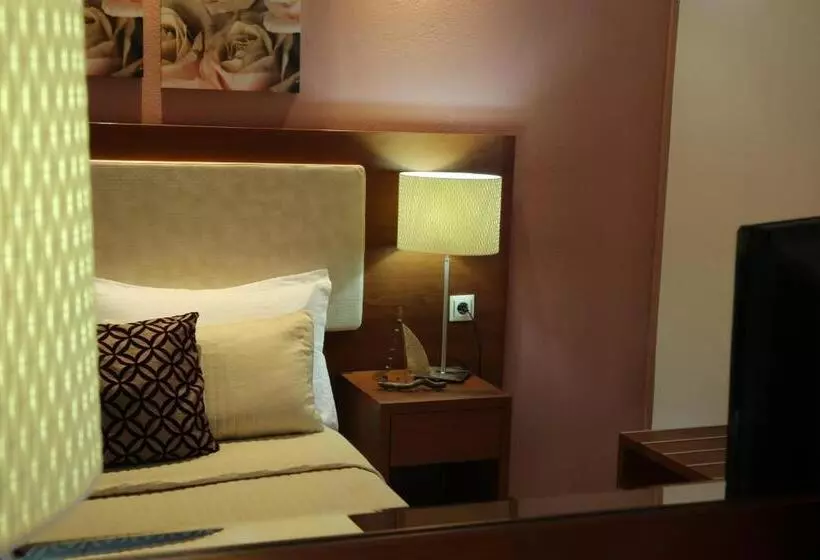 اتاق خانوادگی با چشم‌انداز باغ, Chryssi Akti, Sure Hotel Collection