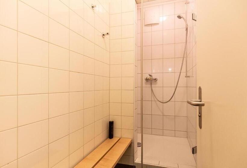 패밀리 룸 공용 욕실, Hostel By Hyve Basel