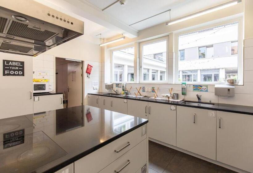 패밀리 룸 공용 욕실, Hostel By Hyve Basel