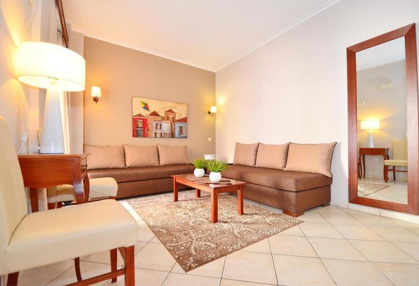 חדר משפחתי, Evilion Sea And Sun