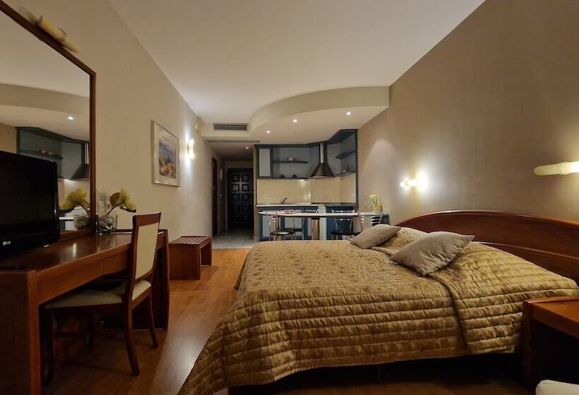 חדר סטודיו סטנדרד, Evilion Sea And Sun