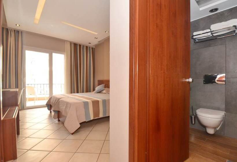 חדר סטנדרט נוף לבריכה, Evilion Sea And Sun