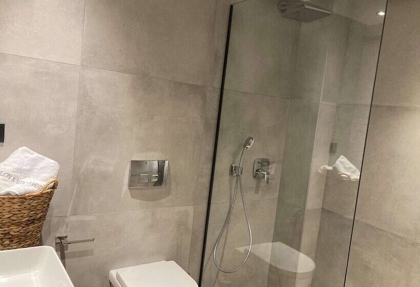 חדר סופריור, Evilion Sea And Sun