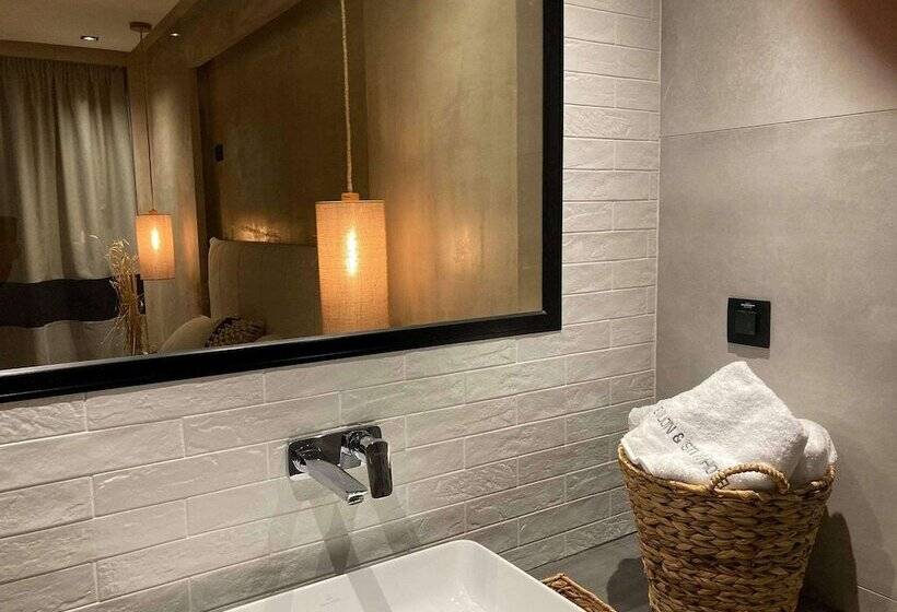 חדר סופריור, Evilion Sea And Sun