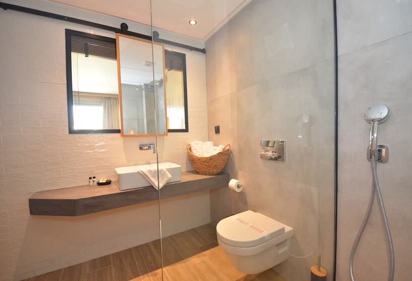 スーペリアールーム, Evilion Sea And Sun