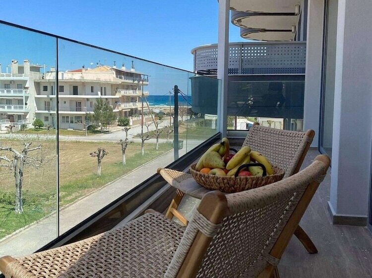 חדר סופריור, Evilion Sea And Sun