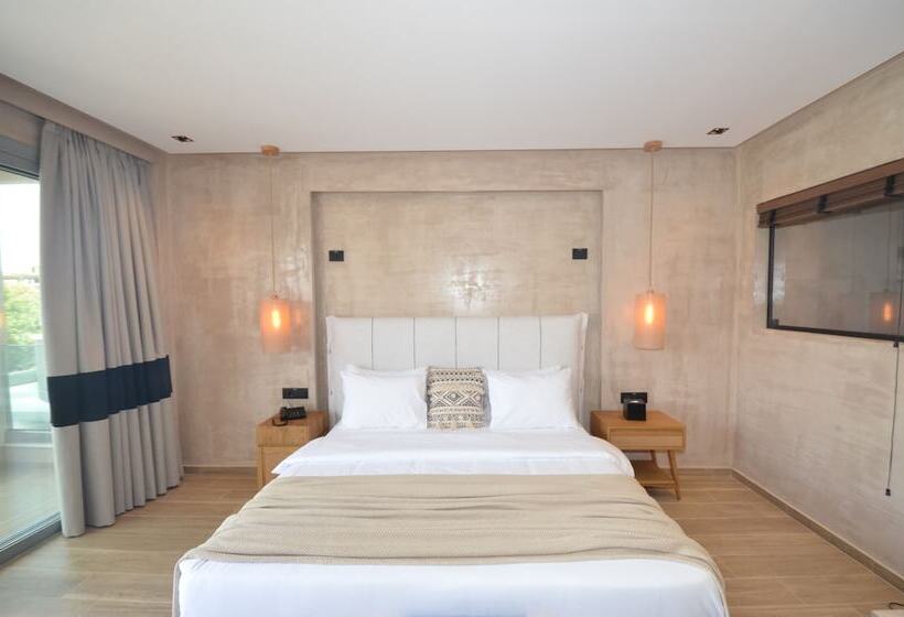 חדר סופריור, Evilion Sea And Sun