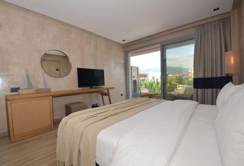 חדר סופריור, Evilion Sea And Sun