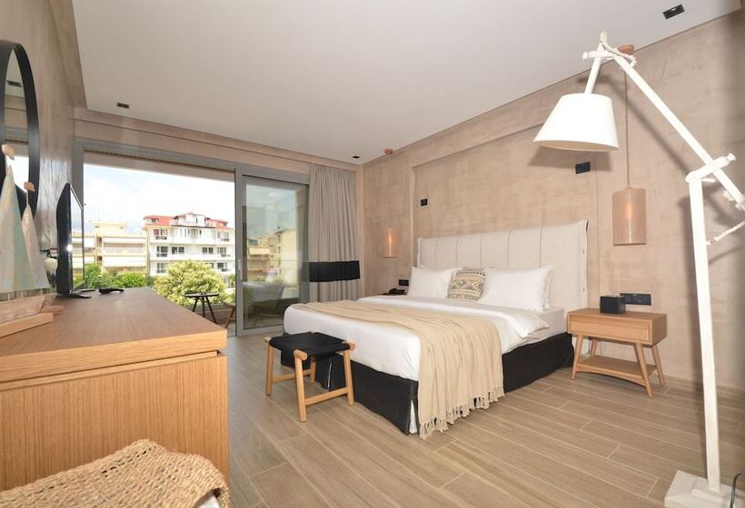 חדר סופריור, Evilion Sea And Sun