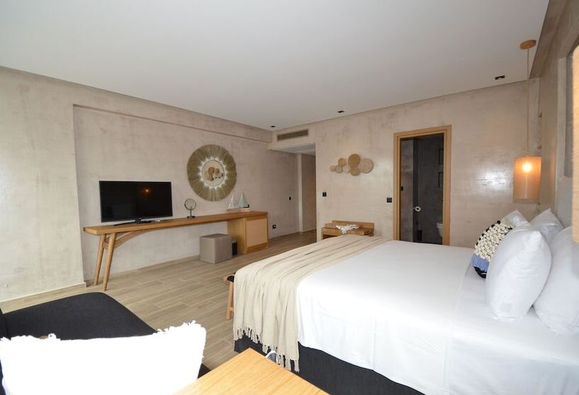 חדר דלוקס, Evilion Sea And Sun