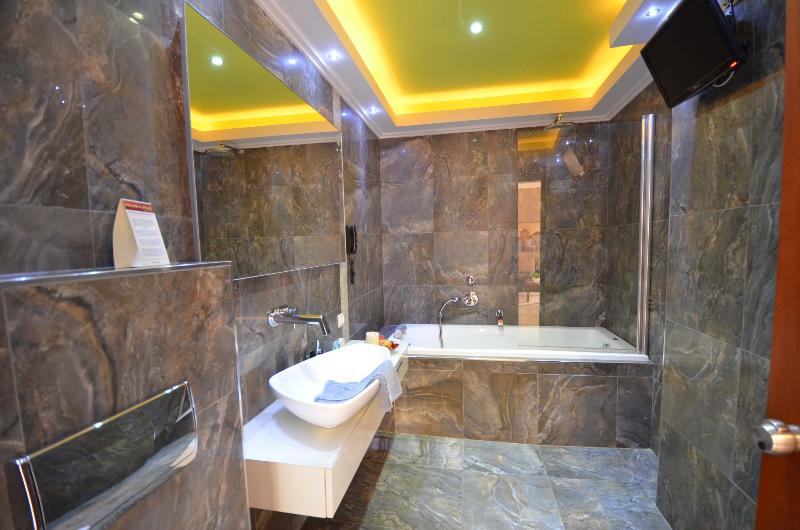 ファミリールーム, Evilion Sea And Sun