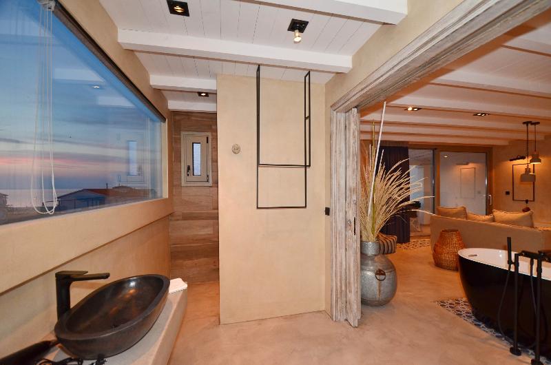 סוויטת דלוקס נוף לים, Evilion Sea And Sun