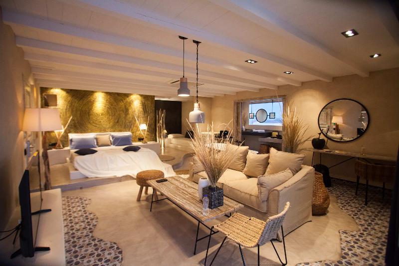 סוויטת דלוקס נוף לים, Evilion Sea And Sun