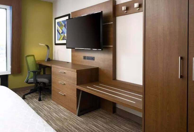 キングサイズベッドのスイートルーム, Holiday Inn Express Hotel & Suites Olive Branch, An Ihg