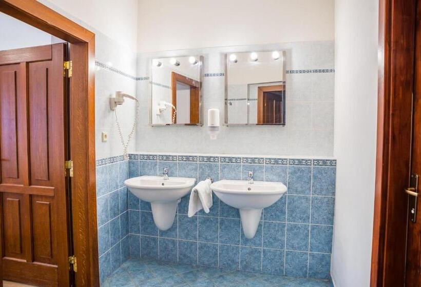 سرير فى غرفة مشتركه, Hostel Little Quarter