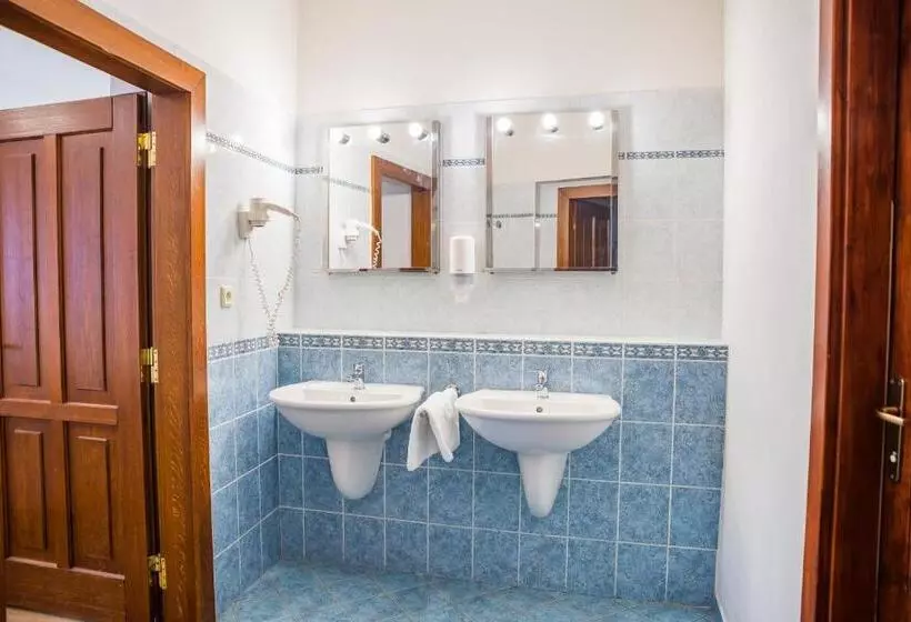 ルームシェアのワンベッド, Hostel Little Quarter