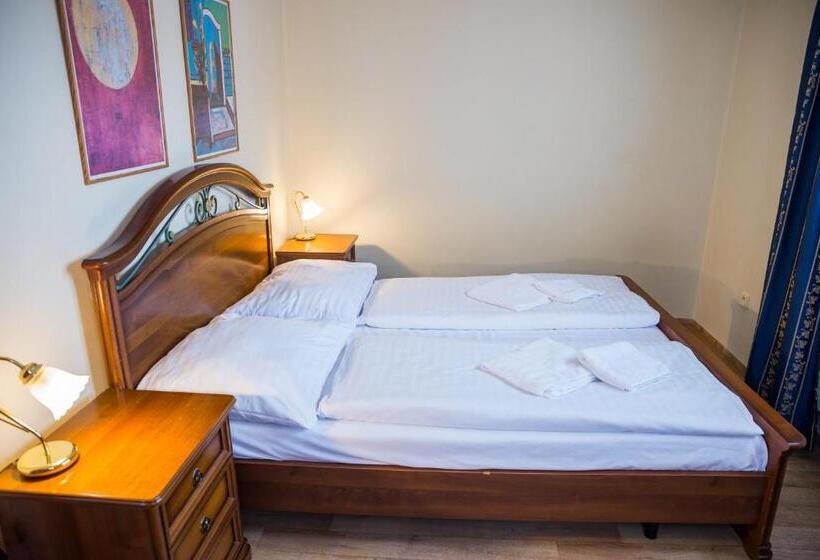 سوییت خانوادگی, Hostel Little Quarter