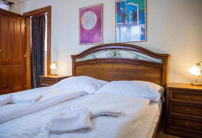 جناح عائلي, Hostel Little Quarter