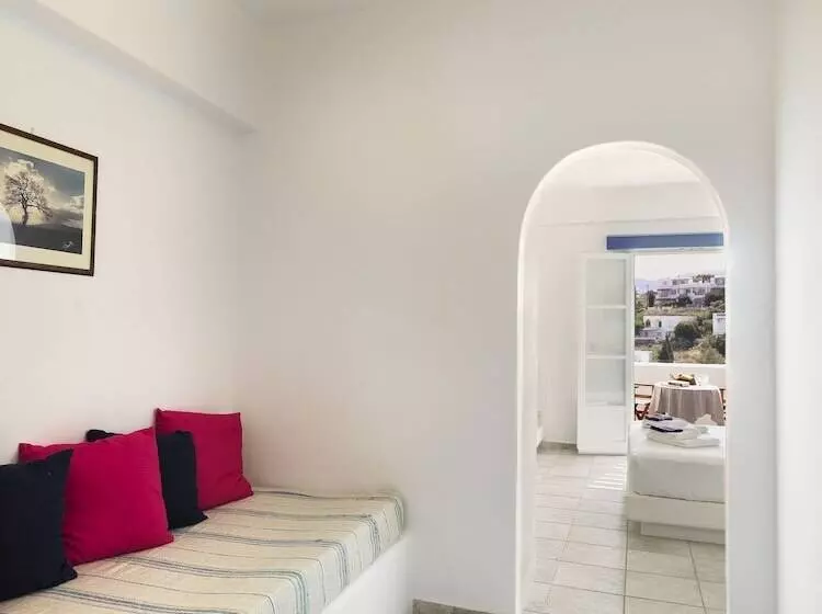 سوئیت با چشم‌انداز, Aloni Hotel & Suites
