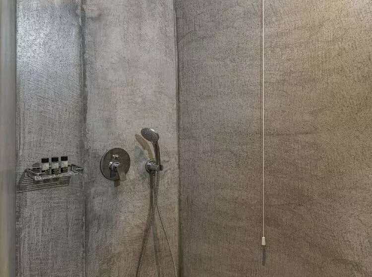 سوییت با استخر, Aloni Hotel & Suites