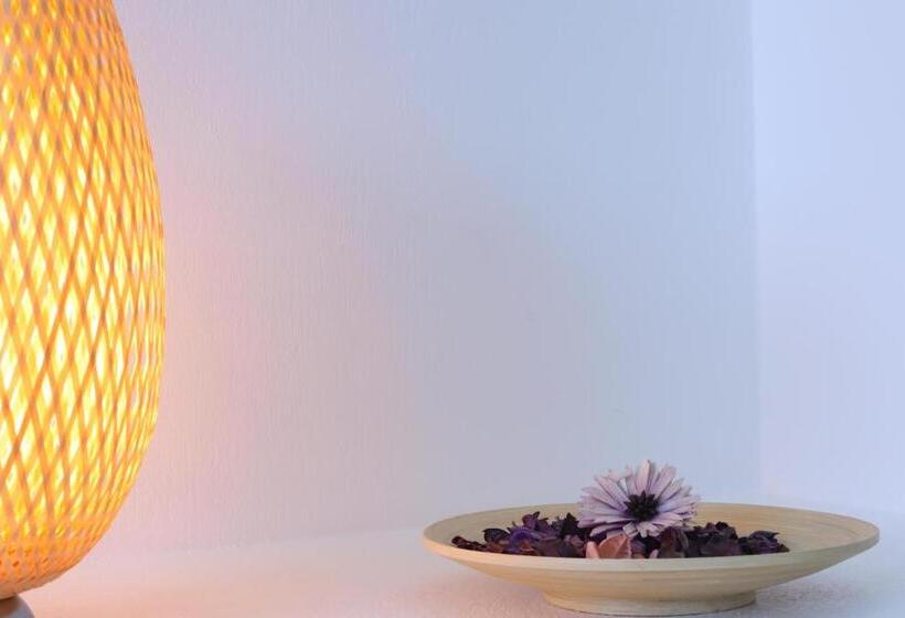 جناح مطلّ علي البحر, Aloni Hotel & Suites